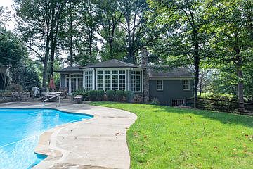 2nd image of 6808 Lupine Ln