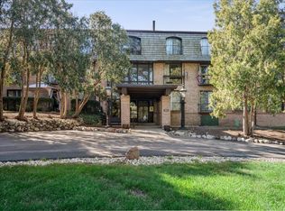 600 W Russell St APT 101, Barrington, IL 60010