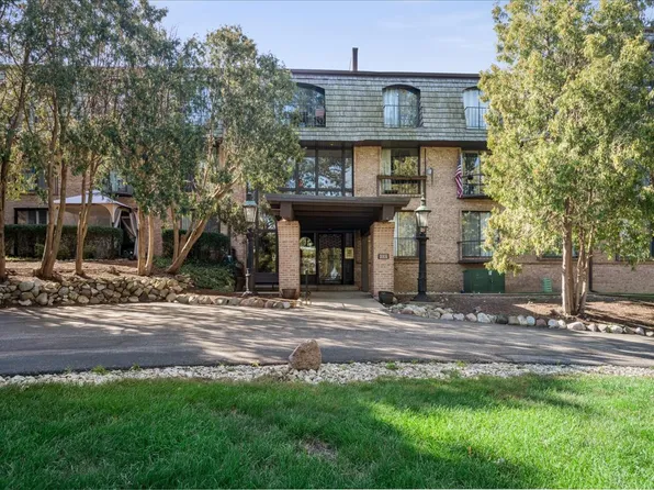 600 W Russell St APT 101, Barrington, IL 60010