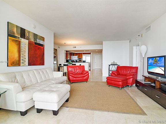 4th image of 1819 SE 17th St APT 1406
