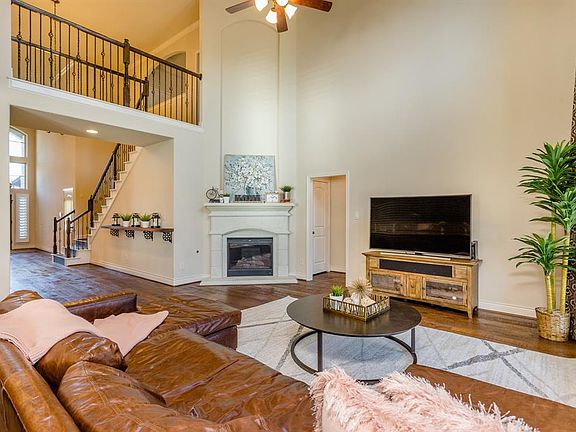 3rd image of 28110 Twin Knolls Ln