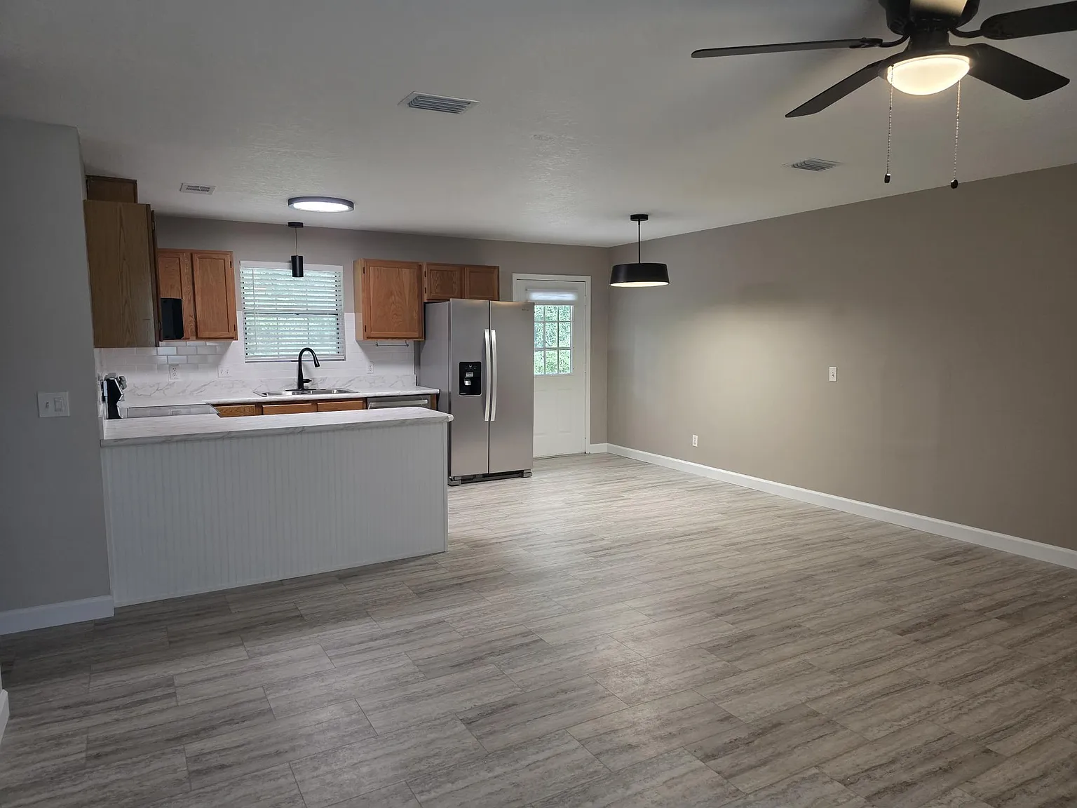 2 bed, 1100 sqft, $1,550 — Photo 3