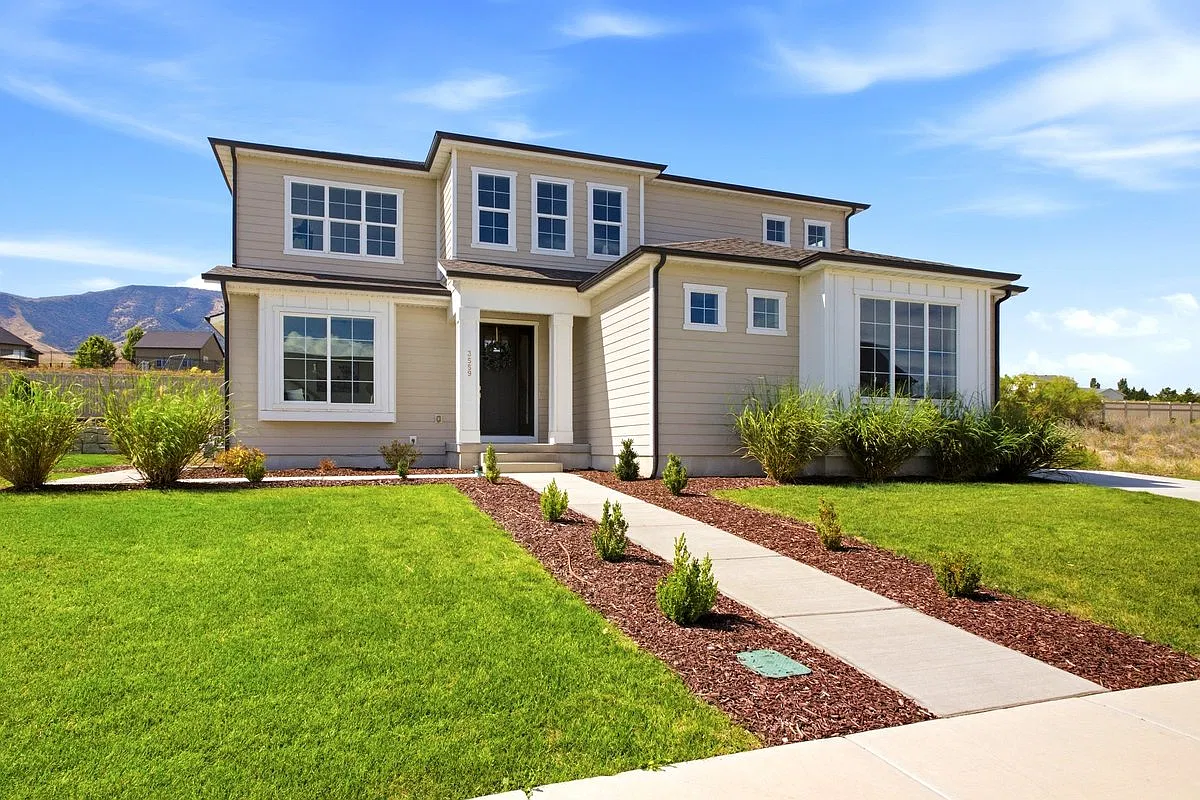 4 bed, 4432 sqft, $3,500 — Photo 1
