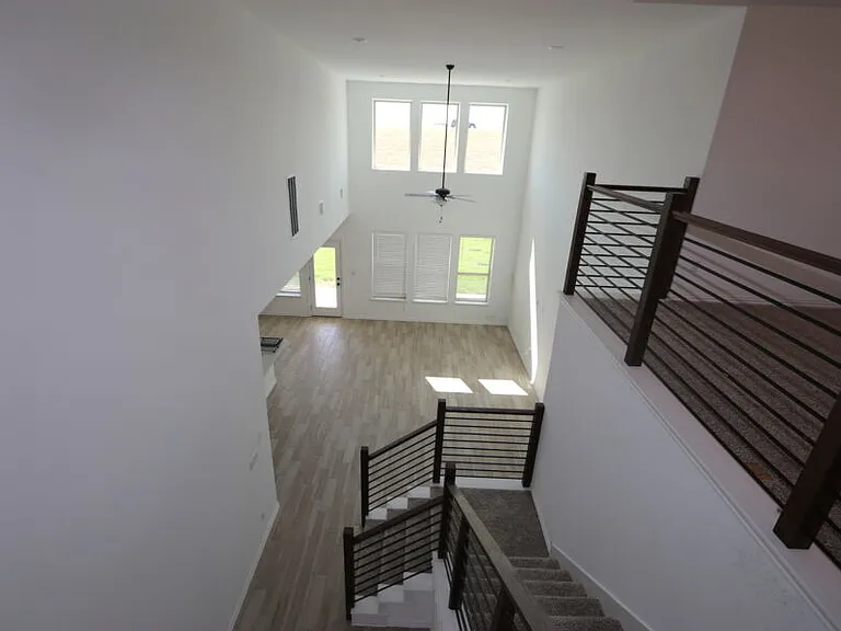 401 Mangold Dr — Photo 8