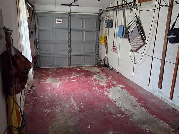 3rd image of 8406 Lyons Pl