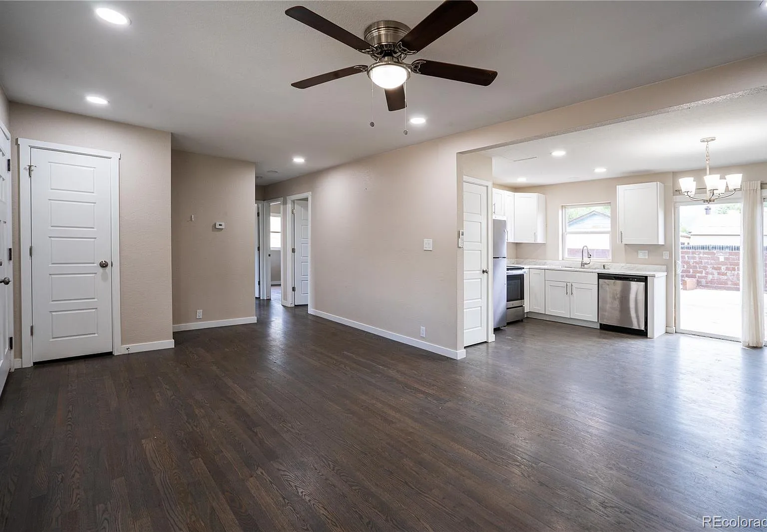 3 bed, 1.0 bath, 894 sqft, $1,999 — Photo 4