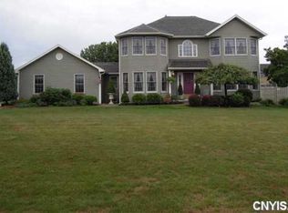 7510 Shalako Cir, Baldwinsville, NY 13027