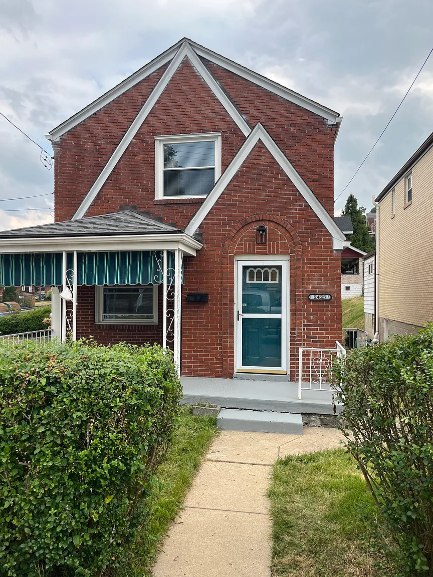 2425 Wolford St photo 1