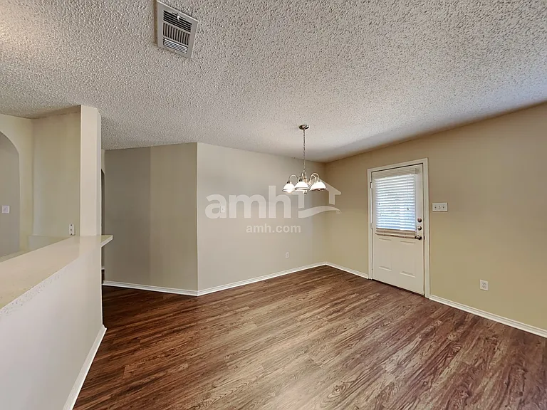 636 Blueberry Hill Ln — Photo 7