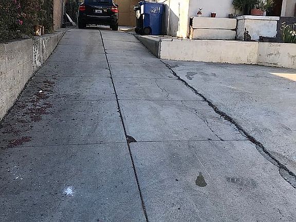 3rd image of 209 N Carondelet St