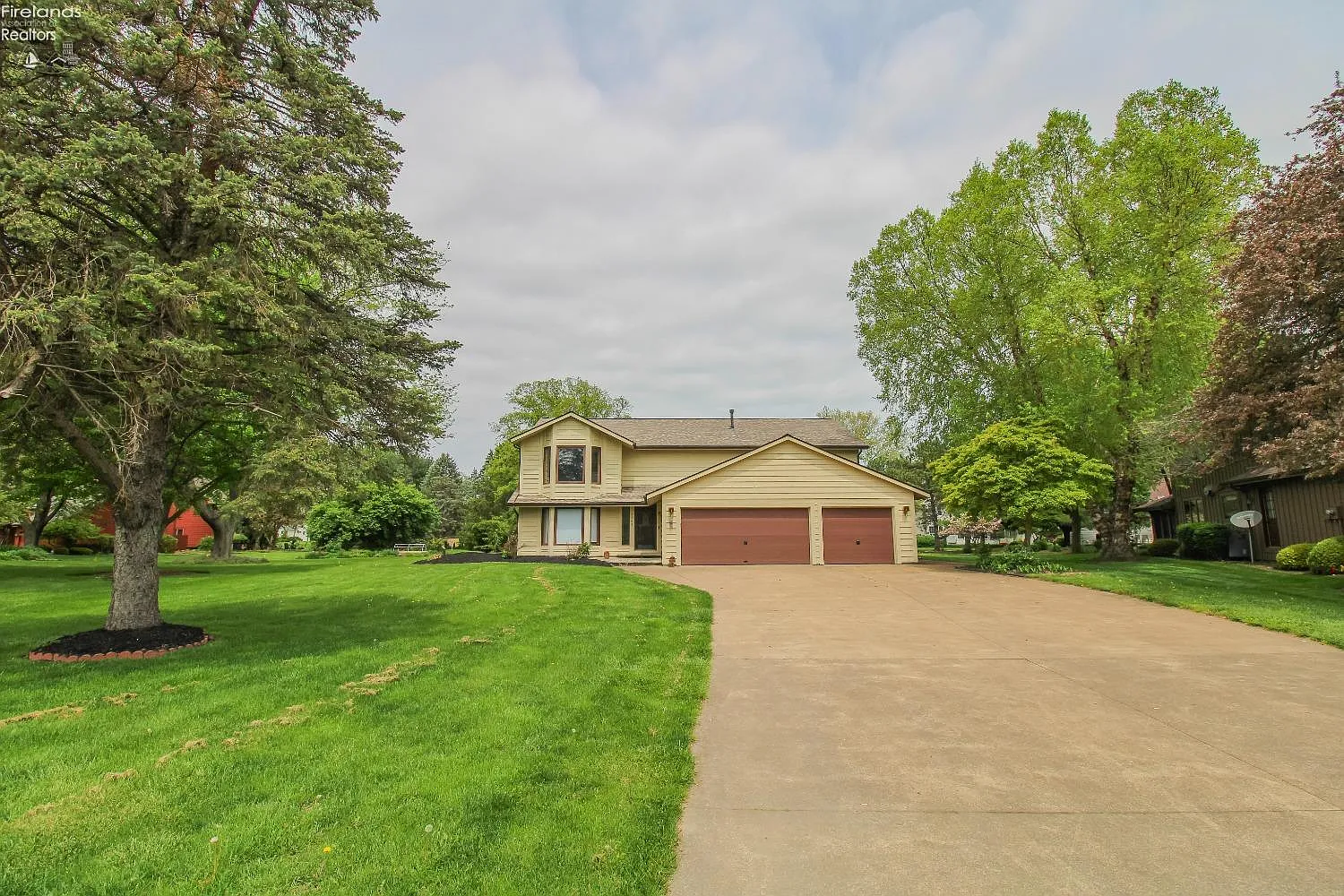 2305 Deerpath Dr photo 1