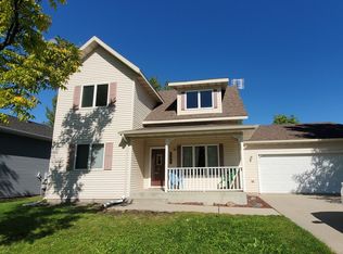 5017 W Elm Ct, Grand Forks, ND 58203