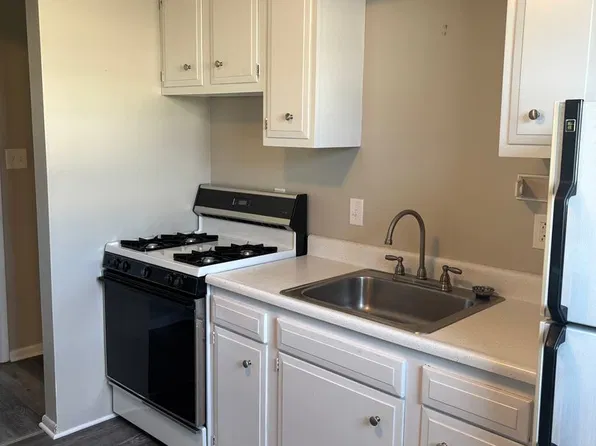 36 Penn Ave #B, Irwin, PA 15642