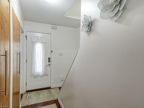 4th image of 1350 Limeridge Rd E #18