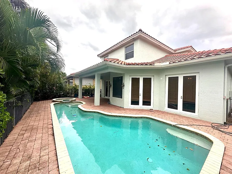850 SW Palm Cove Dr — Photo 16