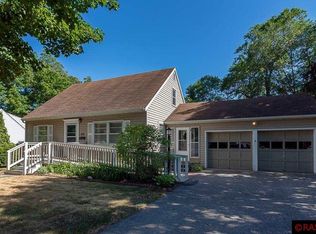 614 Lower Johnson Cir, Saint Peter, MN 56082