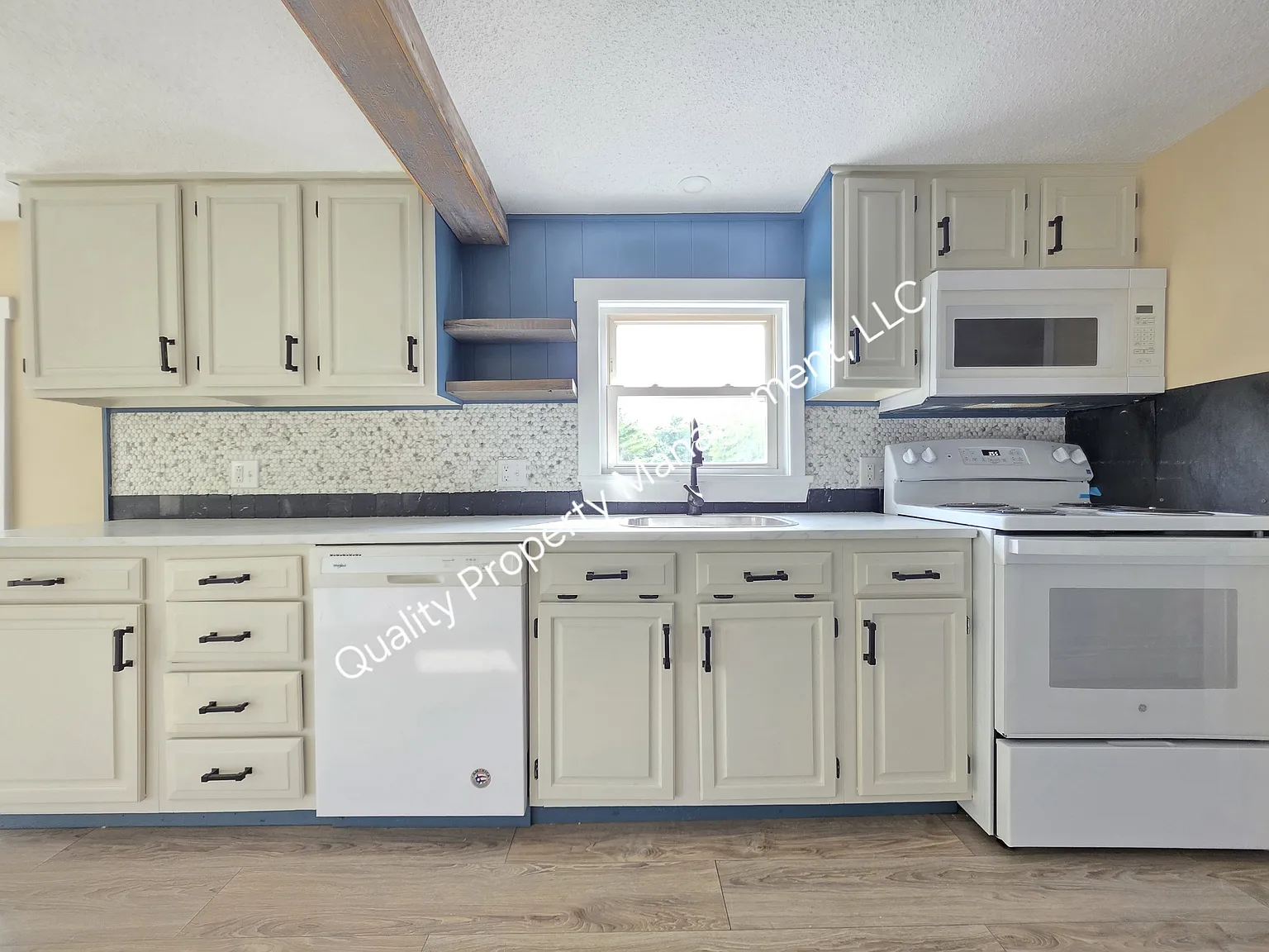 2388 Union Street - 2 — Photo 2