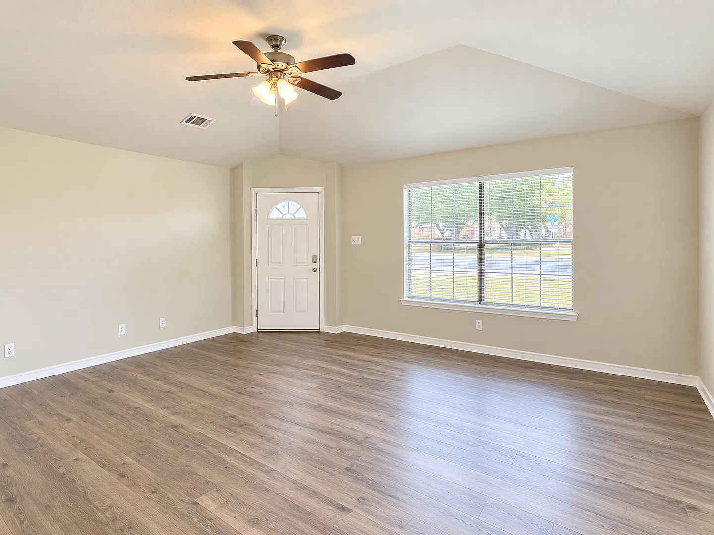 Now Available | Updated 4-Bedroom Home + Walking Distance To Asu Campus! — Photo 2
