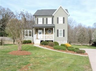 1642 Berkshire Dr, Hickory, NC 28602