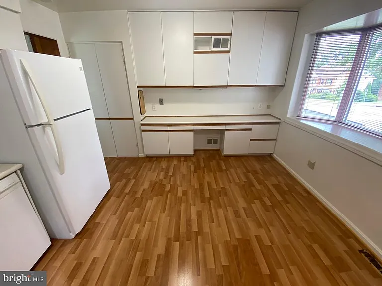 6411 E Halbert Rd — Photo 3
