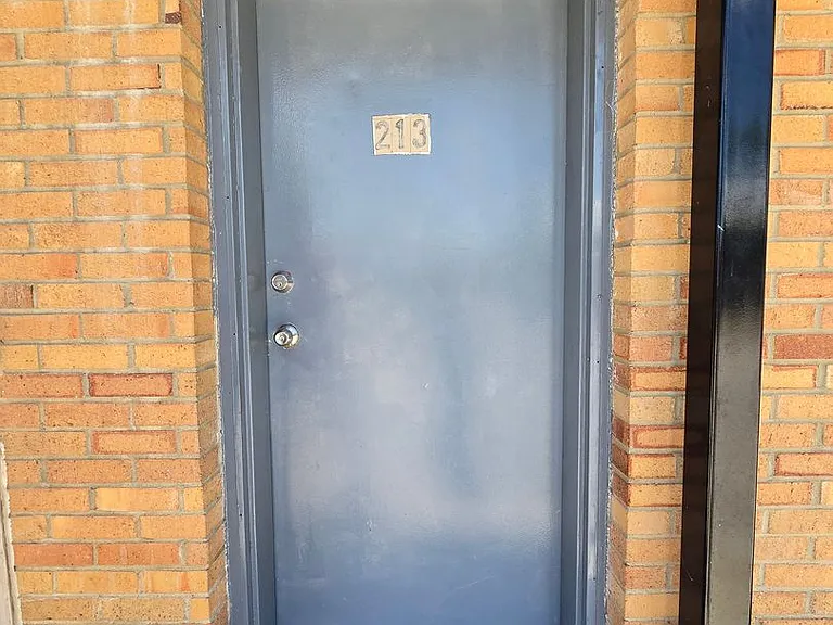 123 Nancy Ave — Photo 2