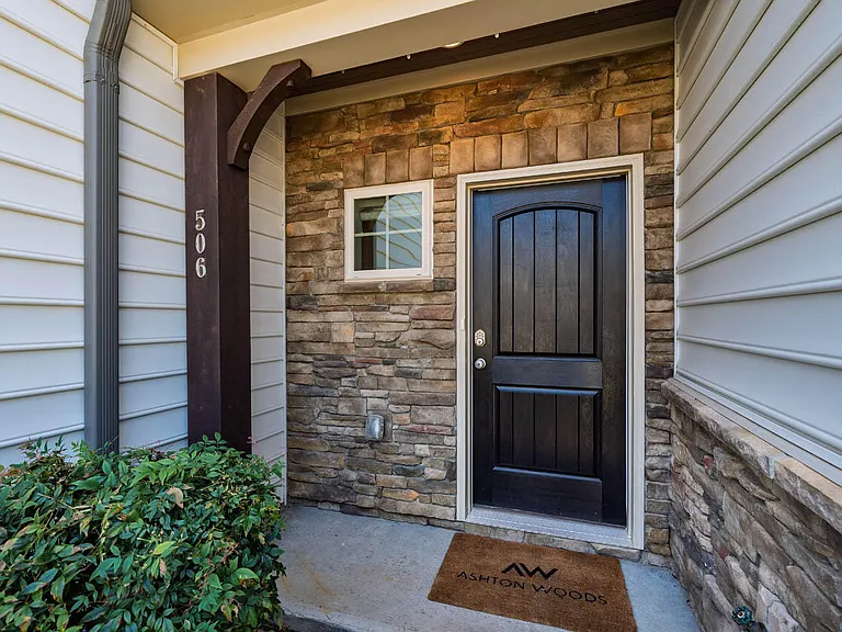 506 Aronia — Photo 2