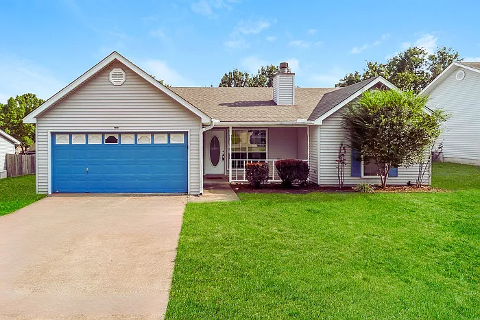 3 bed, 2.0 bath, 1200 sqft, $1,575 — Photo 1