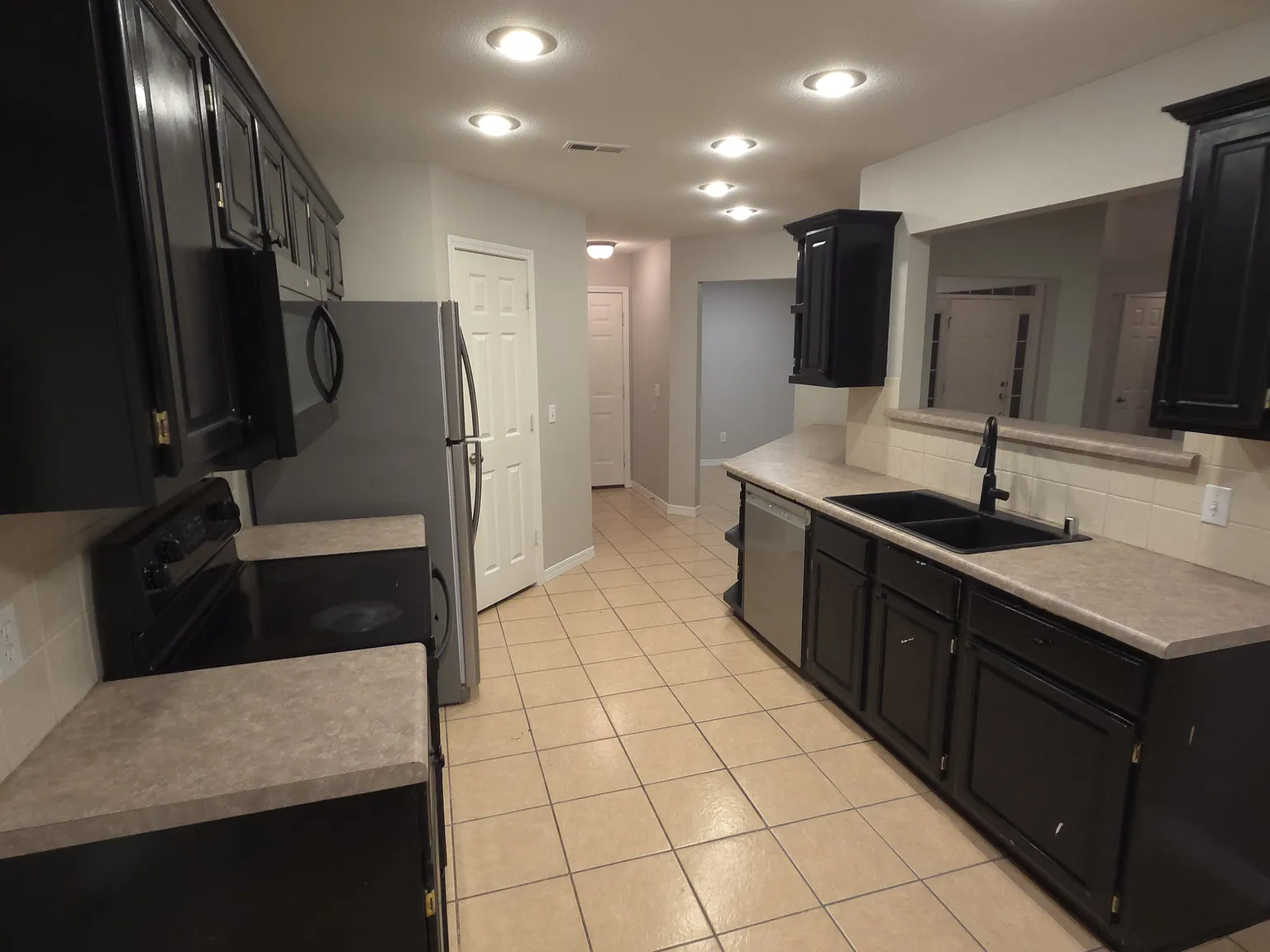 4 bed, 1749 sqft, $2,195 — Photo 3