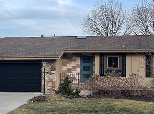 32 Woodbridge Ln, Kansas City, MO 64145