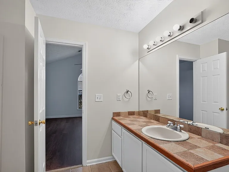 327 Autumn Lake Dr — Photo 15