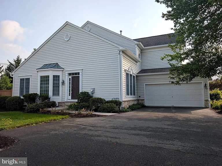 33 Trewbridge Ct — Photo 2