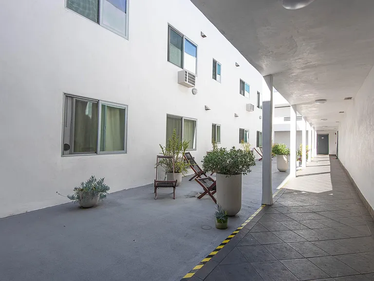 3933 Marathon St #104-B — Photo 21