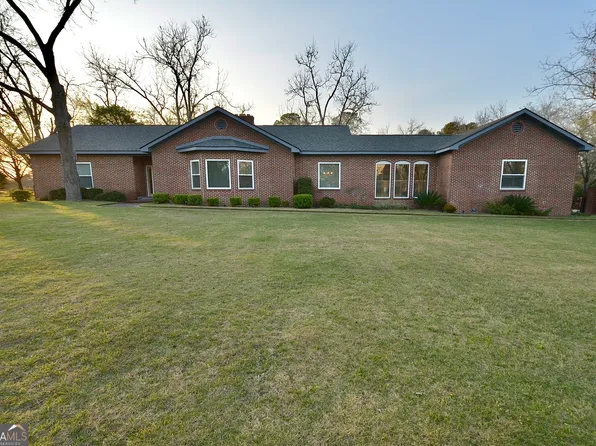 614 9th Ave, Eastman, GA 31023