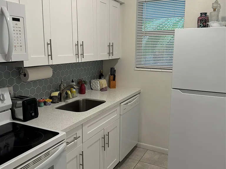 1620 NE 20th Ave #2 — Photo 4