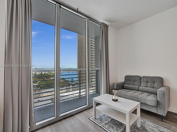 3rd image of 325 Biscayne Blvd #1520