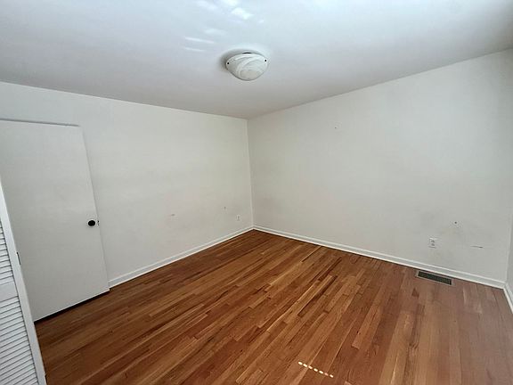 3rd image of 516 Ferry St NE