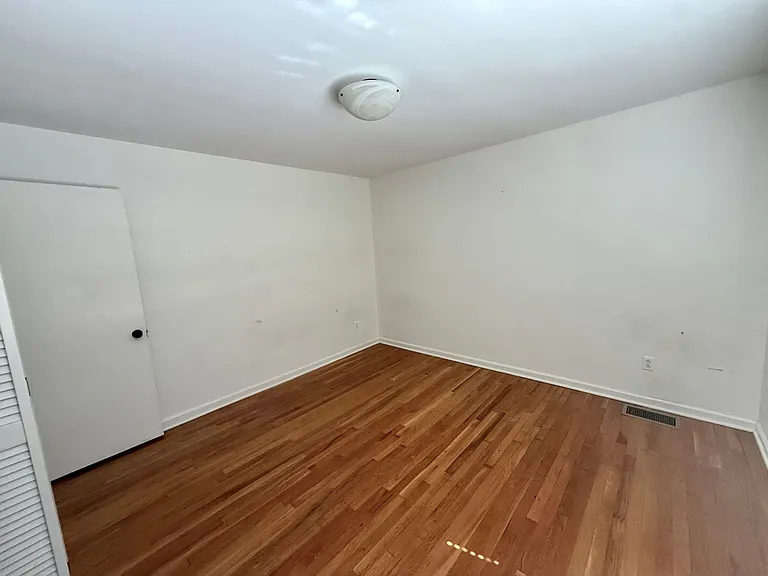 514 Ferry St NE — Photo 3