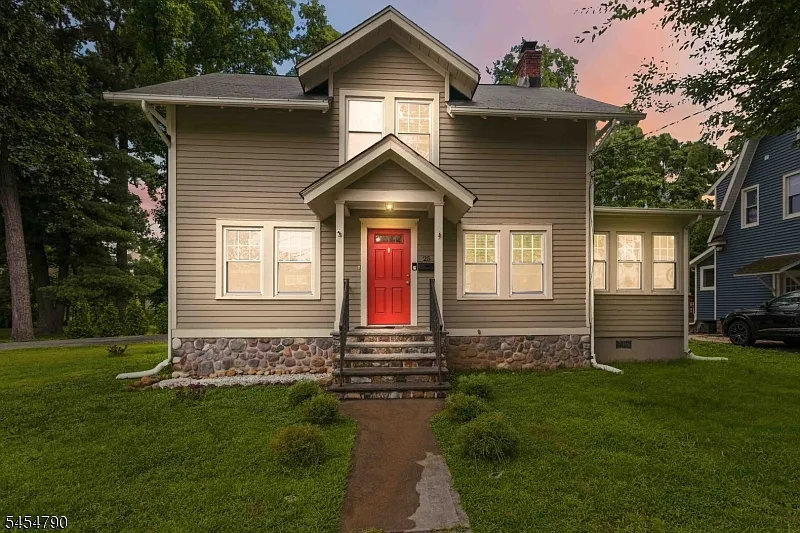 3 bed, 1.0 bath, $4,000 — Photo 2