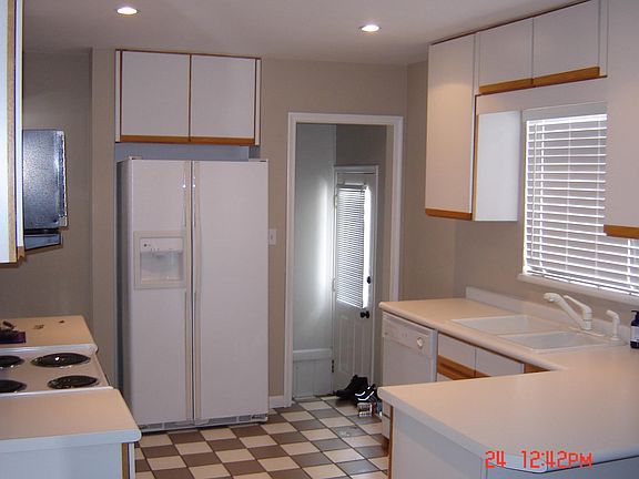 4th image of 1810 E Westminster Ave