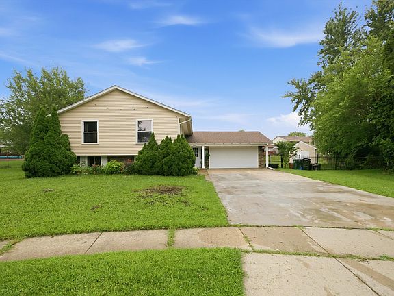 3rd image of 1204 Lincoln Ct