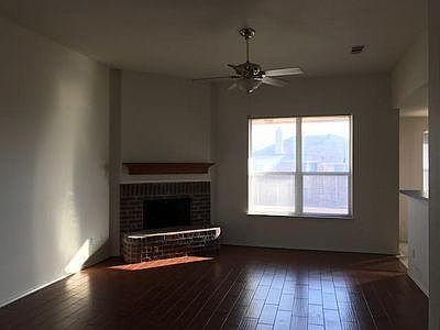 2nd image of 206 Windy Knoll Ln