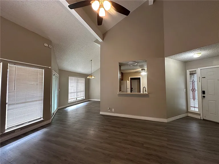 2429 Woodway Dr — Photo 7