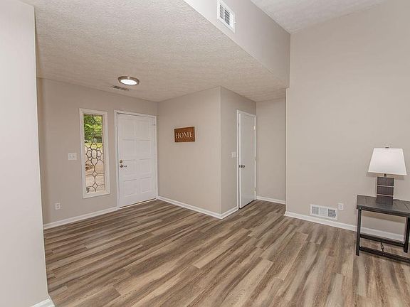 4th image of 180 Crabtree Dr