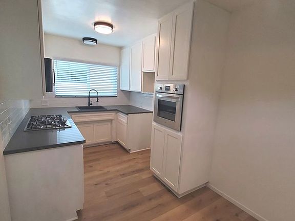 4th image of 1833 Manning Ave #7