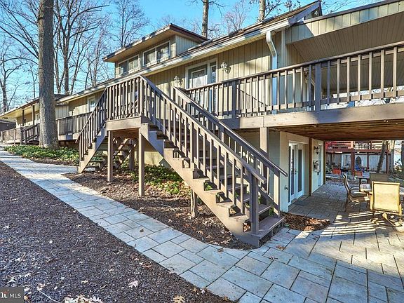 3rd image of 460 Lake Meade Dr
