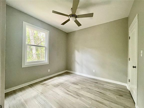 3rd image of 704 Hitchcock Pl