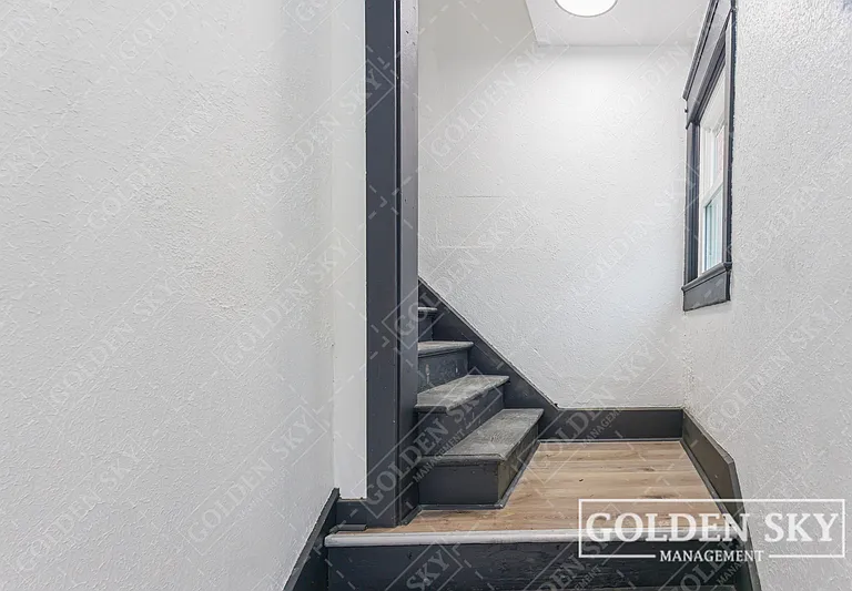 219 E Willard St #3 — Photo 3
