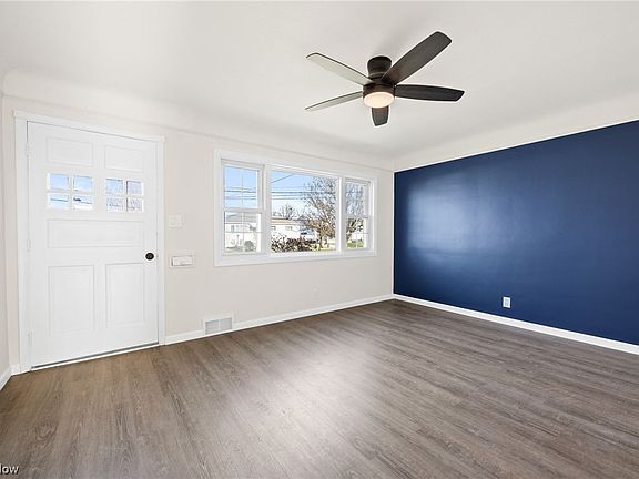 3rd image of 16033 Harrison Dr