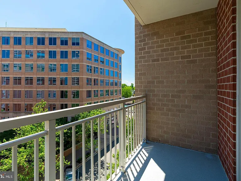 820 N Pollard St #511 — Photo 30