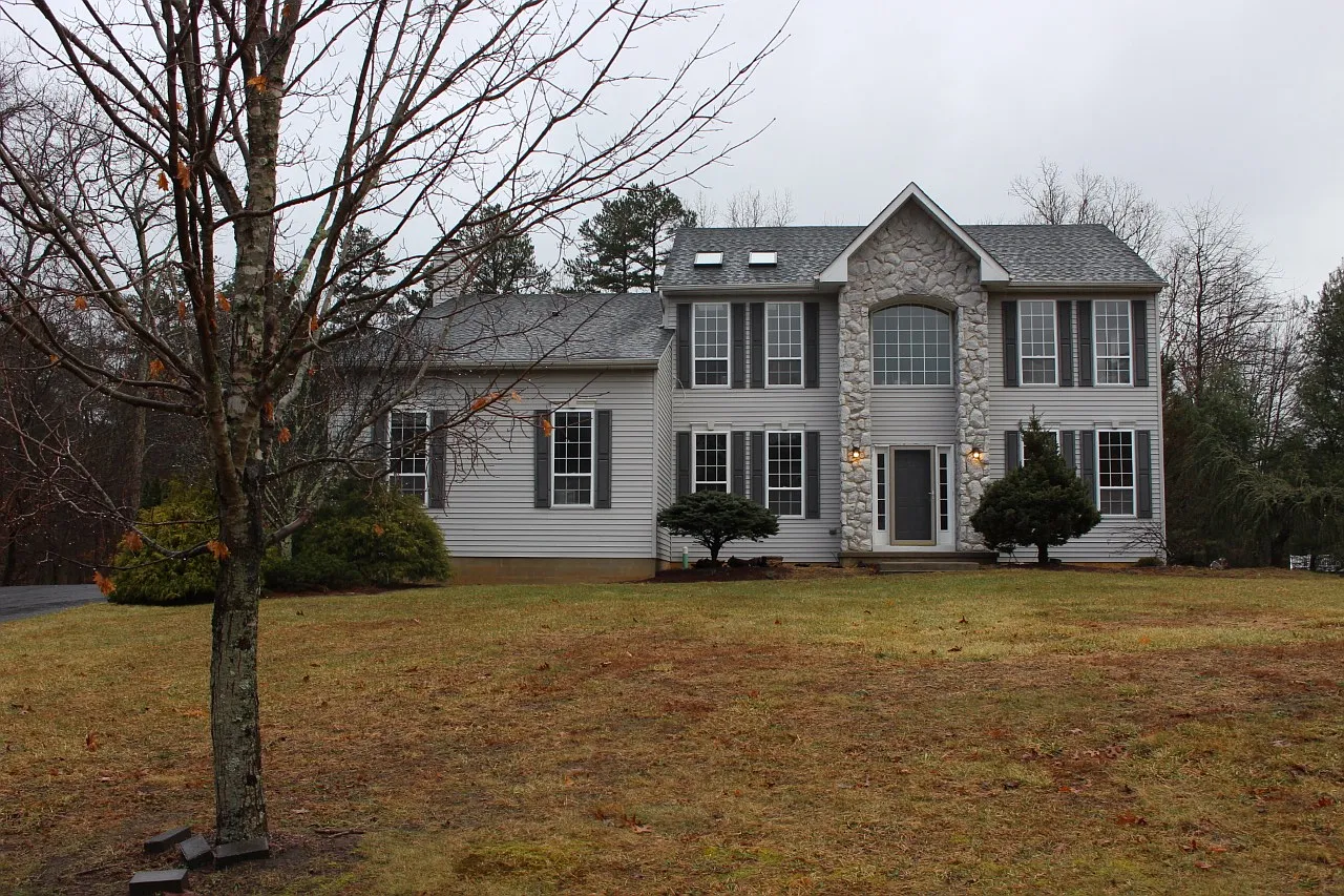 605 Winterberry Blvd photo 1